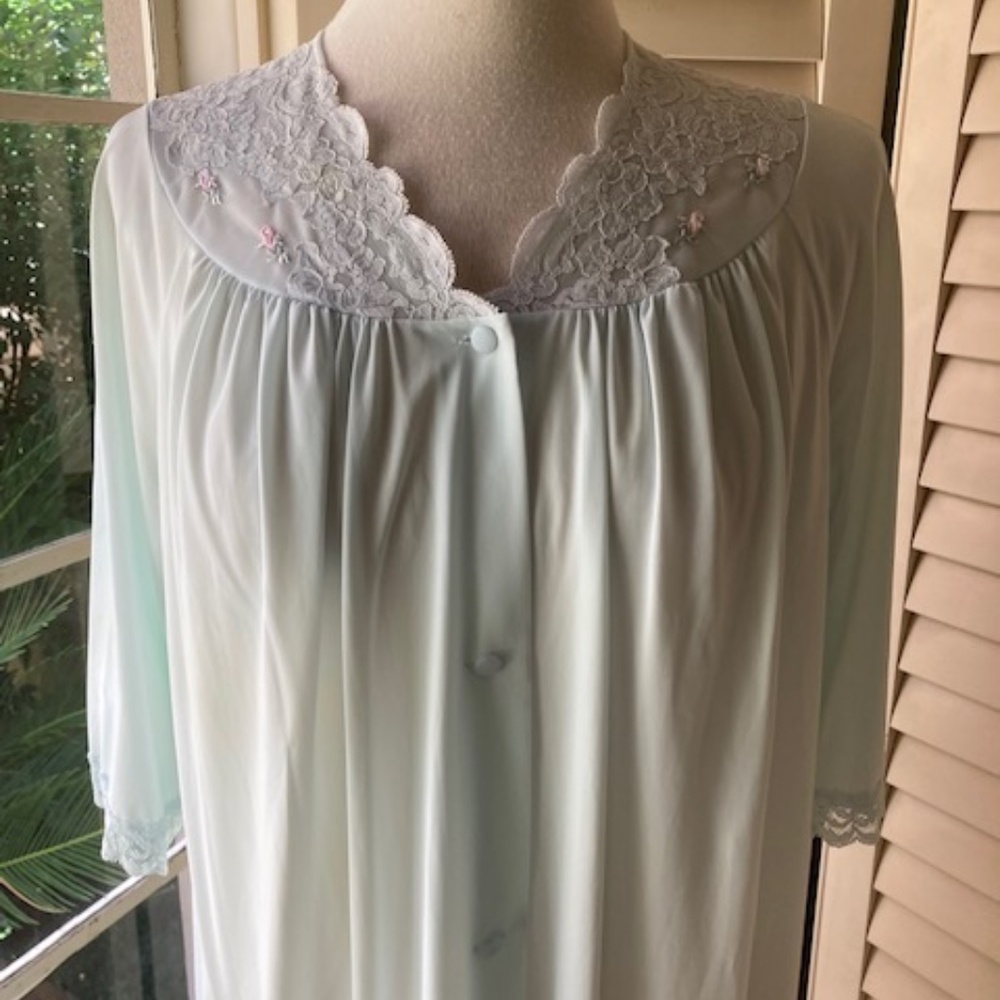 Vintage Shadow Line Powder Blue Nylon Robe - Picture 3 of 13